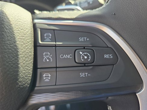 New 2025 Jeep Grand Cherokee Altitude image 28