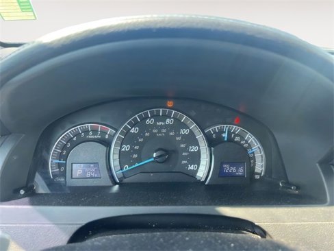 Used 2014 Toyota Camry L image 11