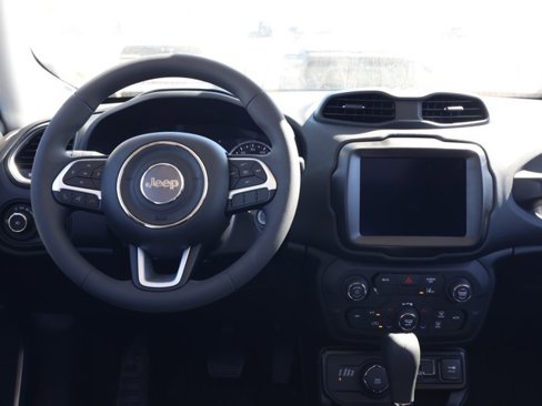 New 2023 Jeep Renegade Latitude w/ Sun & Fun Group image 21