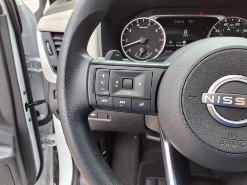 Used 2024 Nissan Rogue SV image 21