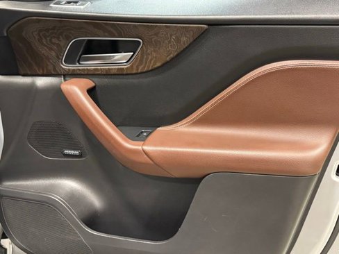 Used 2019 Jaguar F-PACE S image 32