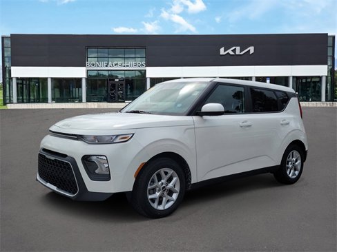 Certified 2022 Kia Soul LX w/ Technology Package image 3