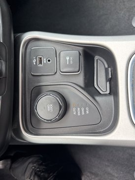 Used 2020 Jeep Compass Latitude image 28