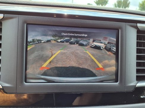 Used 2023 Chrysler Voyager LX image 18