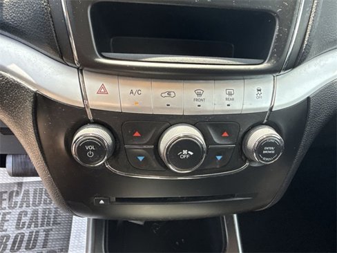 Used 2018 Dodge Journey SE image 24