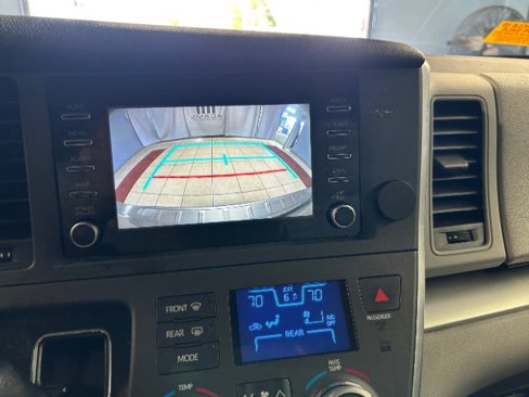 Used 2019 Toyota Sienna L image 18