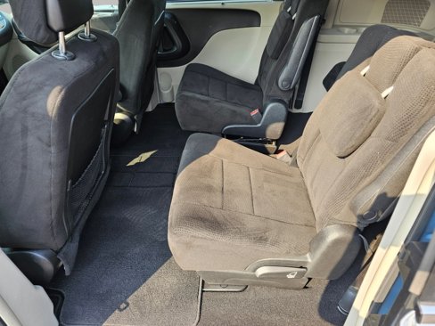 Used 2013 Chrysler Town & Country Touring image 23