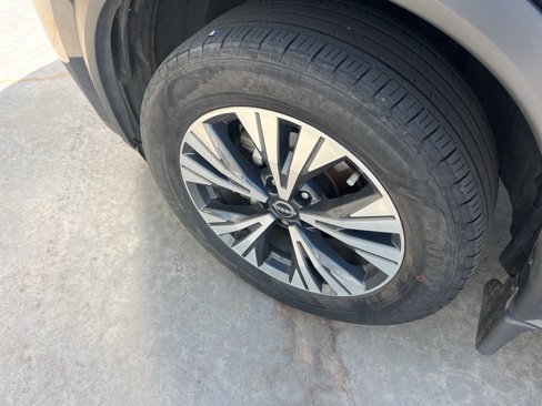 Used 2023 Nissan Rogue SV w/ SV Premium B Package image 3