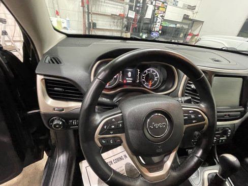 Used 2016 Jeep Cherokee Latitude image 11