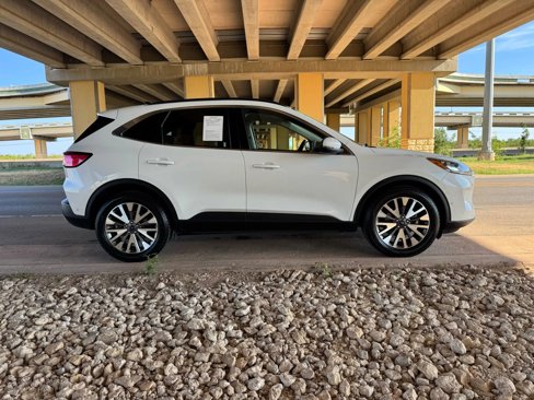 Used 2020 Ford Escape Titanium image 2