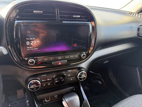 Used 2023 Kia Soul EX image 12