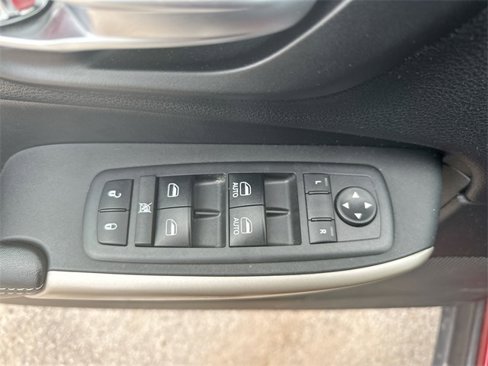 Used 2017 Jeep Cherokee Limited image 36