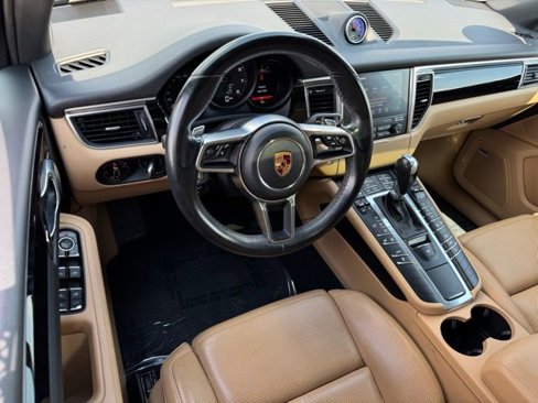 Used 2018 Porsche Macan image 23