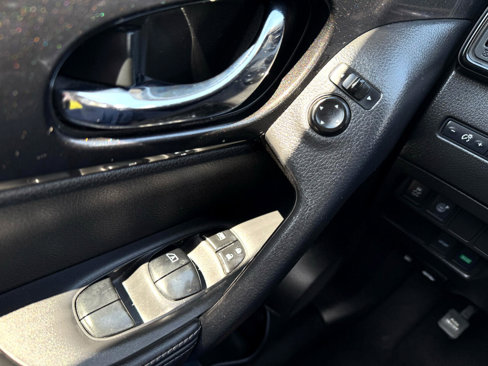 Used 2017 Nissan Rogue SV image 26