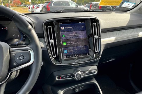 Used 2023 Volvo XC40 B5 Plus w/ Driver Assist Package image 6
