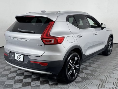 Certified 2025 Volvo XC40 B5 Core image 5