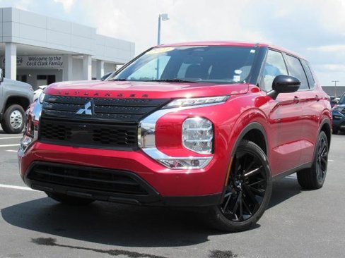 Used 2023 Mitsubishi Outlander SE image 3