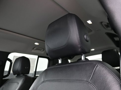 Used 2024 Land Rover Defender 110 S image 15