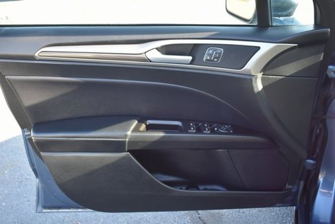 Used 2018 Ford Fusion SE w/ Fusion SE Technology Package image 10