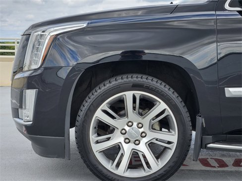 Used 2015 Cadillac Escalade Luxury image 9