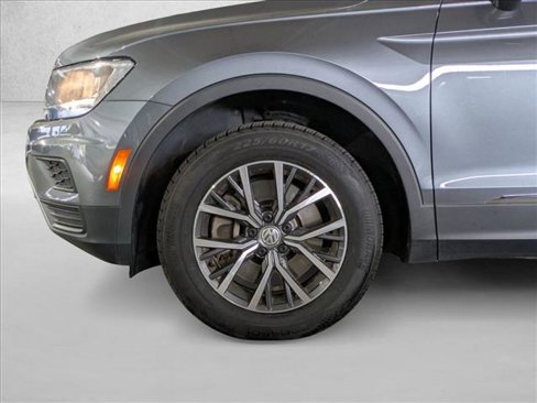 Used 2020 Volkswagen Tiguan SE w/ Panoramic Sunroof Package image 23