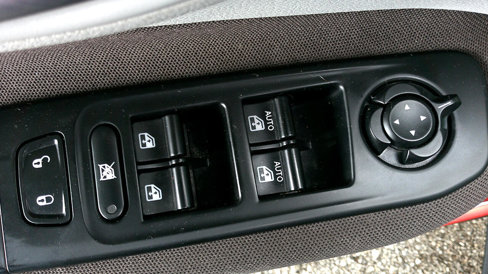 Used 2015 Jeep Renegade Latitude image 18