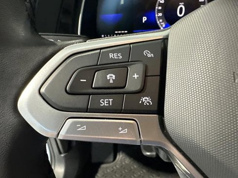 Used 2024 Volkswagen Jetta SE image 30