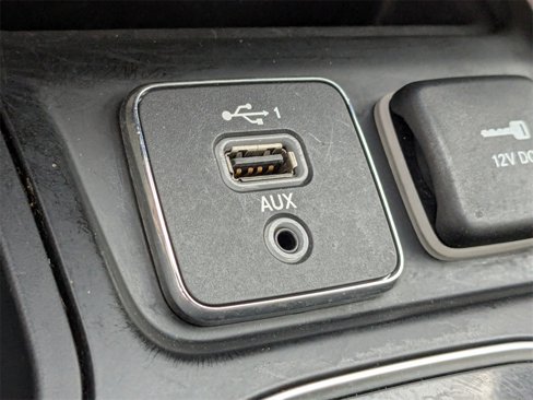 Used 2020 Jeep Cherokee Limited image 23