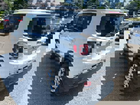 Certified 2022 Jeep Renegade Latitude w/ Convenience Group image 7