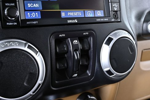 Used 2015 Jeep Wrangler Unlimited Sahara w/ Dual Top Group image 17