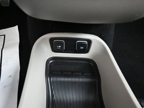 Used 2020 Chrysler Voyager Lxi image 19