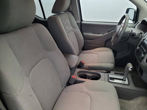 Used 2018 Nissan Frontier SV image 19