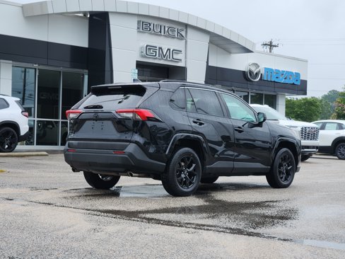 Used 2021 Toyota RAV4 LE image 7