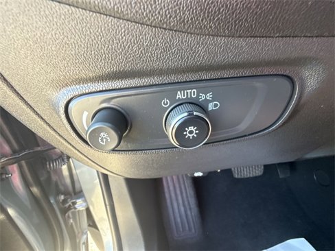 Certified 2023 Chevrolet Equinox LT w/ Driver Convenience Package image 17