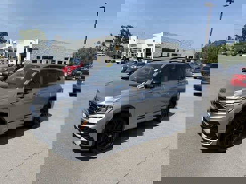 Certified 2022 Volkswagen Tiguan SE R-Line image 1