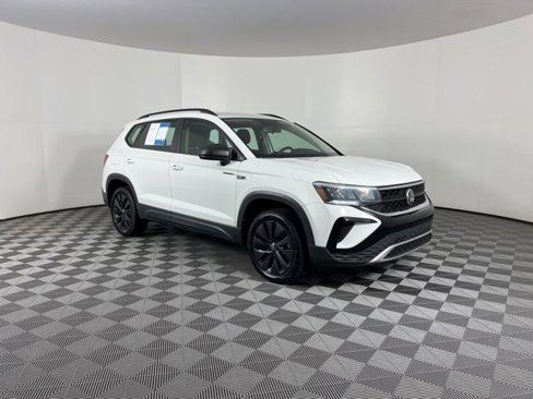 Used 2022 Volkswagen Taos S image 2