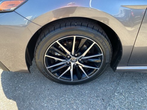 Used 2023 Toyota Camry SE image 11