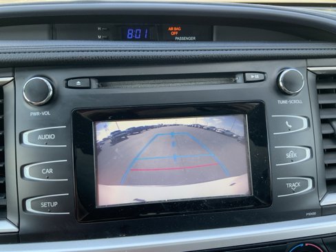 Used 2014 Toyota Highlander LE image 40