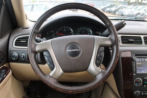 Used 2014 GMC Yukon XL Denali image 29