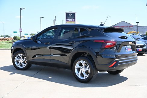 Used 2025 Chevrolet Trax LS w/ LS Convenience Package image 6