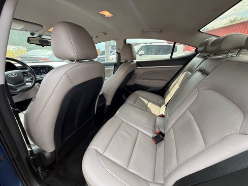 Used 2017 Hyundai Elantra Limited image 16
