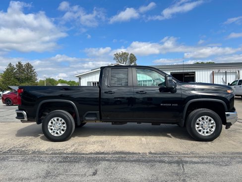 Used 2024 Chevrolet Silverado 2500 LT w/ Convenience Package image 4