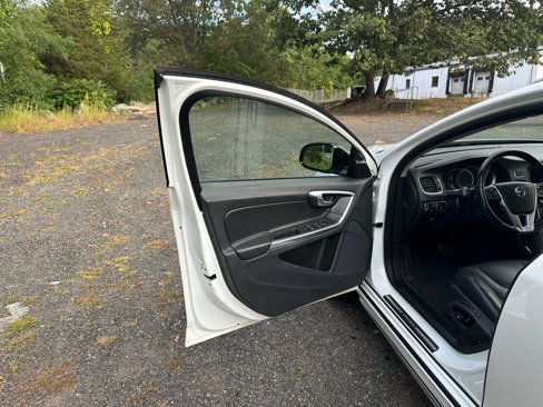 Used 2016 Volvo V60 T5 Cross Country image 33