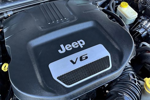 Used 2015 Jeep Wrangler Unlimited Sahara w/ Max Tow Package image 34