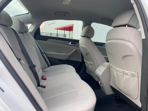 Used 2015 Hyundai Sonata SE image 12