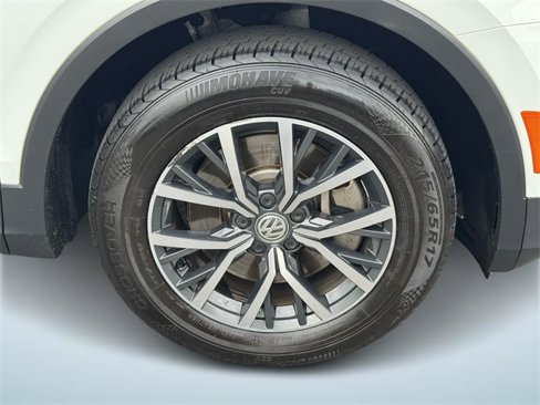 Certified 2019 Volkswagen Tiguan SE image 7