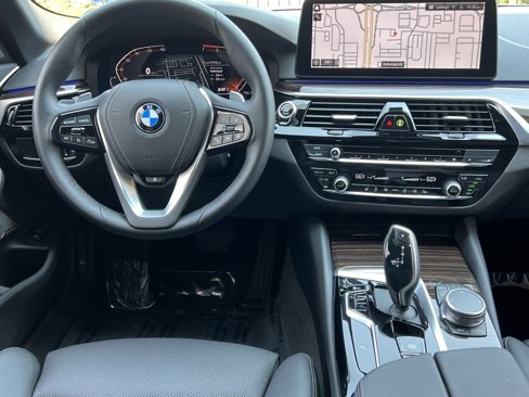 Used 2023 BMW 530i xDrive w/ Premium Package image 11