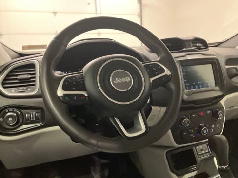 Used 2018 Jeep Renegade Latitude image 32
