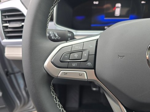 New 2025 Volkswagen Taos SE image 28