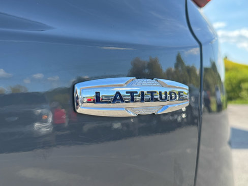 Used 2021 Jeep Renegade Latitude w/ Luxury Group I image 23